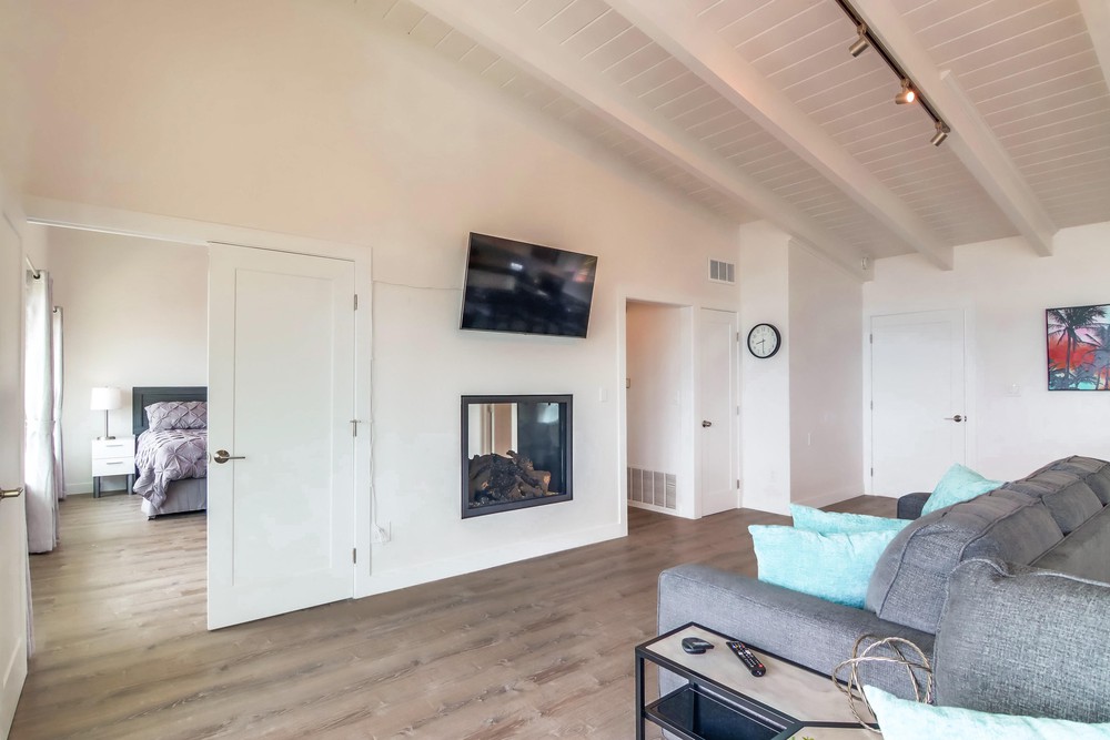 Virtual tour photo 6 of 42 for 3651 Riviera Dr