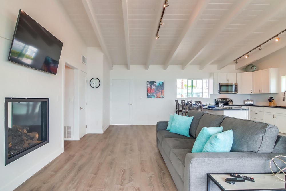 Virtual tour photo 8 of 42 for 3651 Riviera Dr