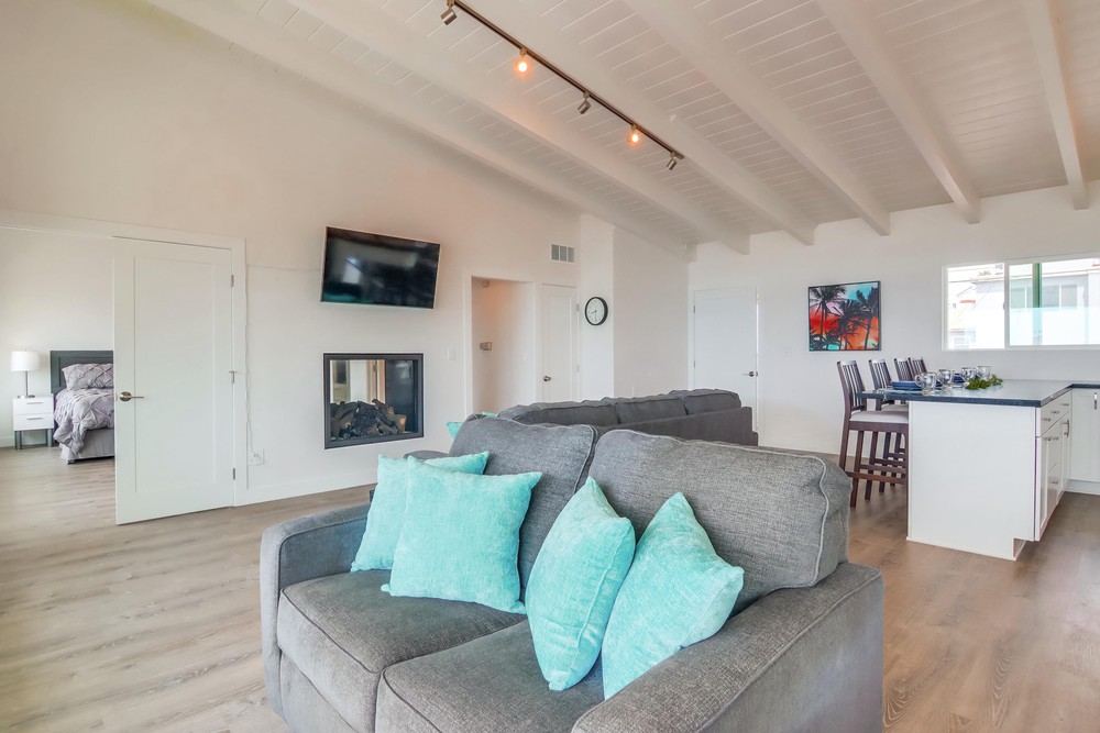 Virtual tour photo 9 of 42 for 3651 Riviera Dr