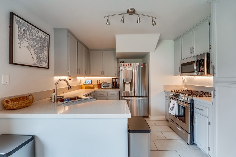 Virtual tour photo 16 of 39 for 3653 Third Ave UNIT 2
