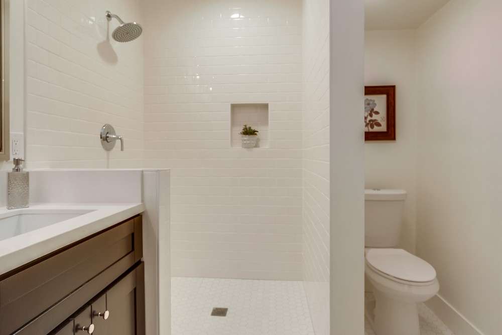 Virtual tour photo 33 of 61 for 3658 Ingraham St