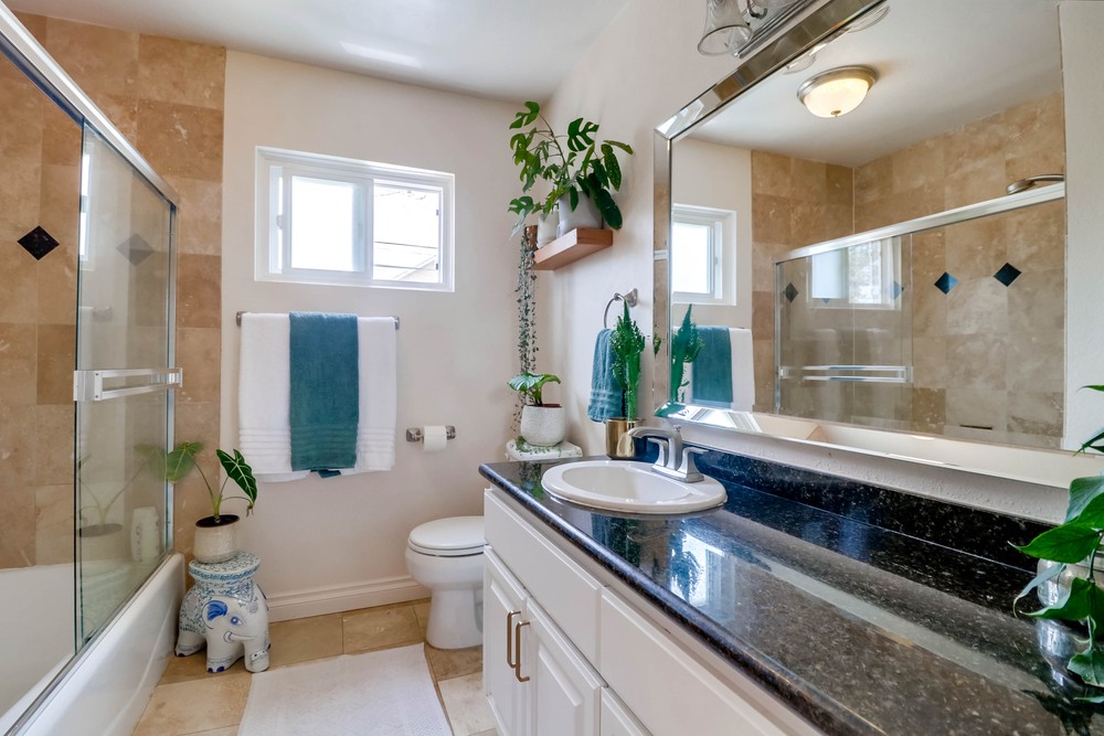 Virtual tour photo 23 of 34 for 3663 7th Ave UNIT 4