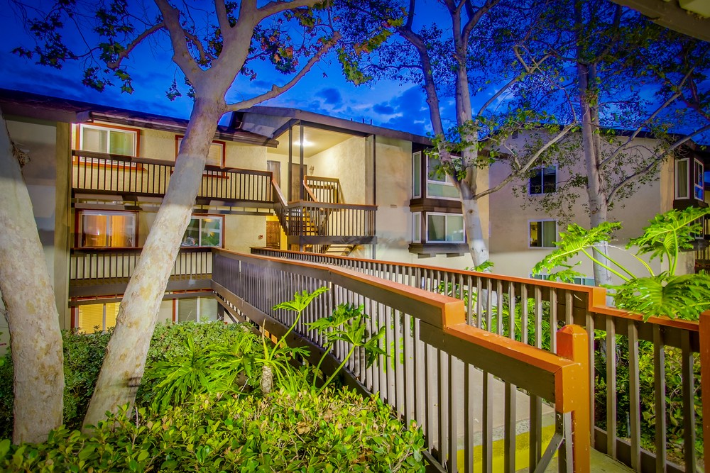 Virtual tour photo 1 of 49 for 3664 Clairemont Dr #1c