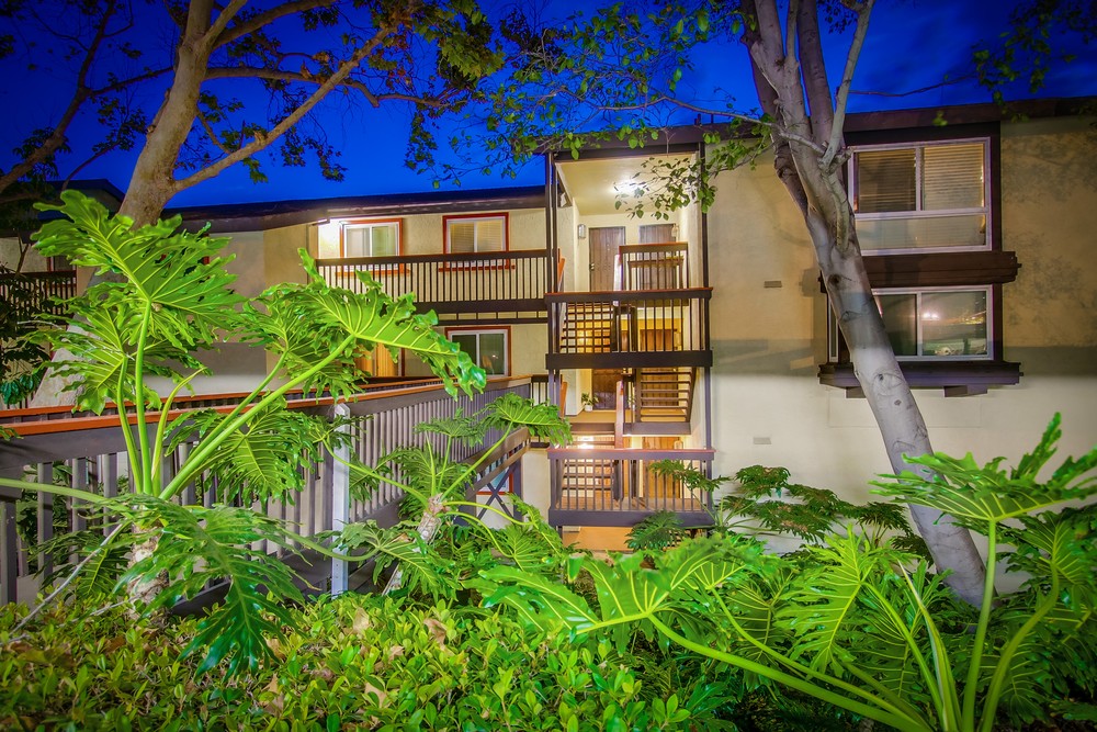 Virtual tour photo 3 of 49 for 3664 Clairemont Dr #1c