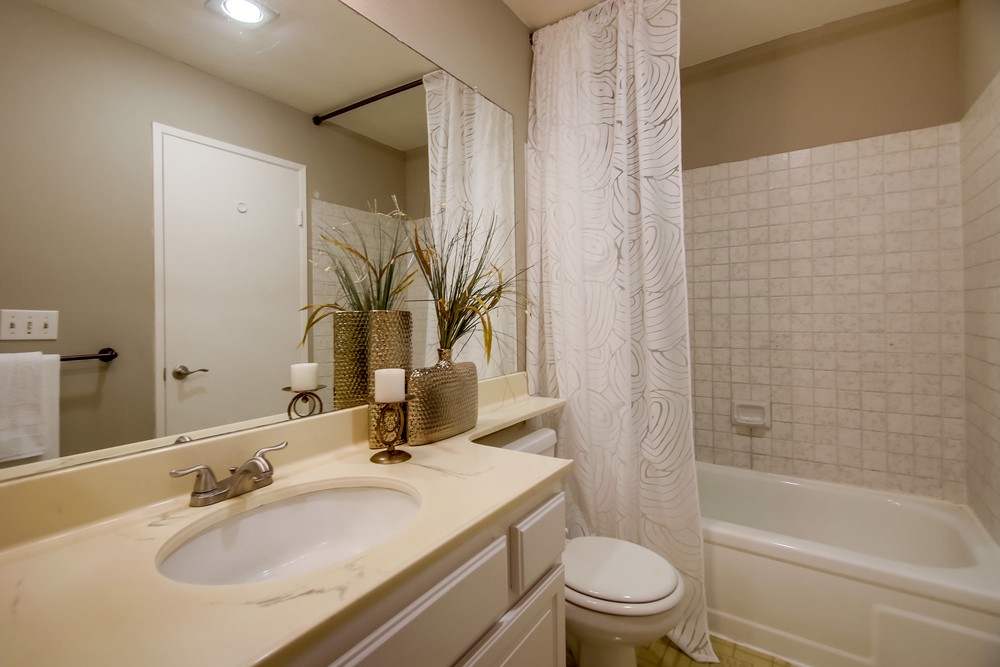Virtual tour photo 31 of 49 for 3664 Clairemont Dr #1c