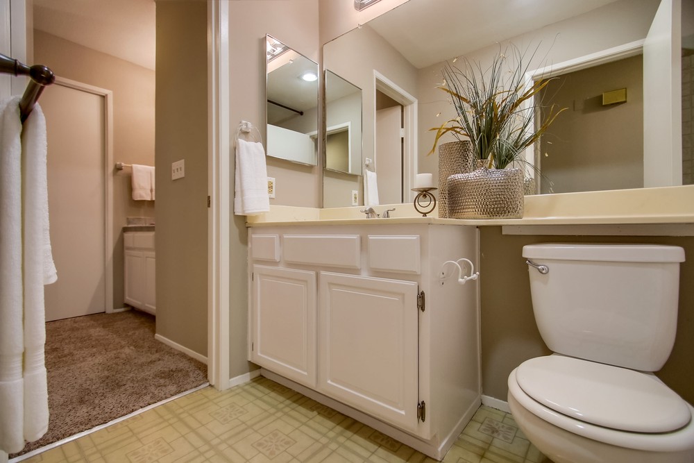 Virtual tour photo 32 of 49 for 3664 Clairemont Dr #1c