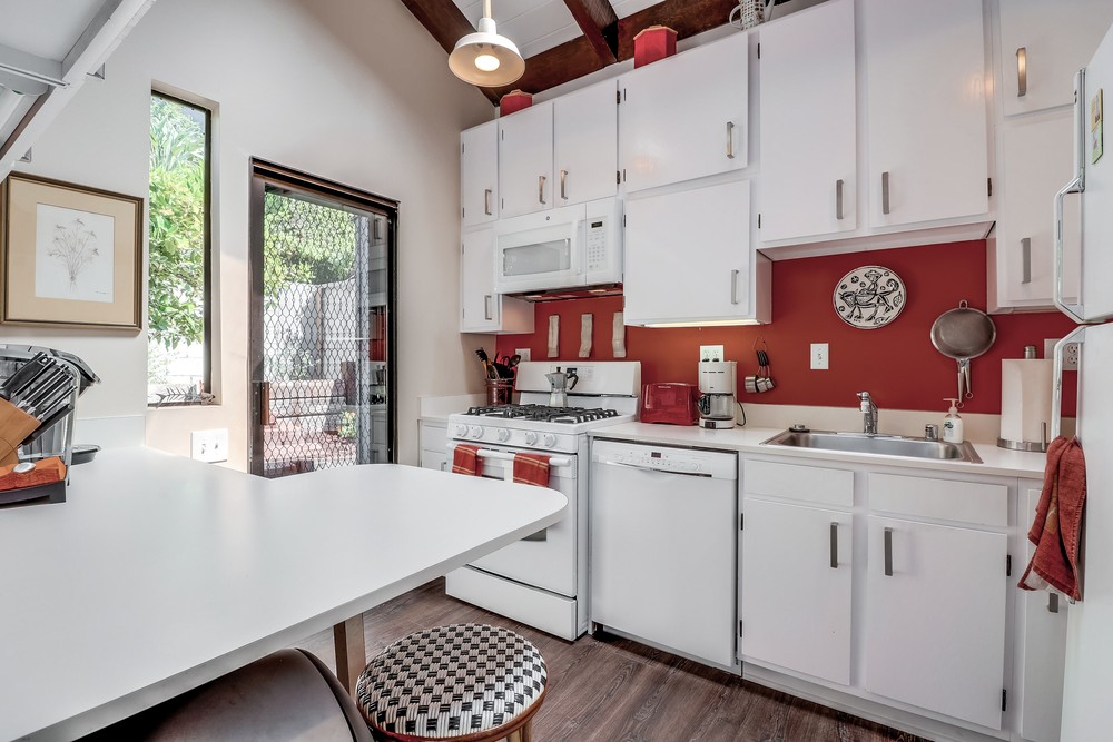 Virtual tour photo 17 of 37 for 3670 Keating St