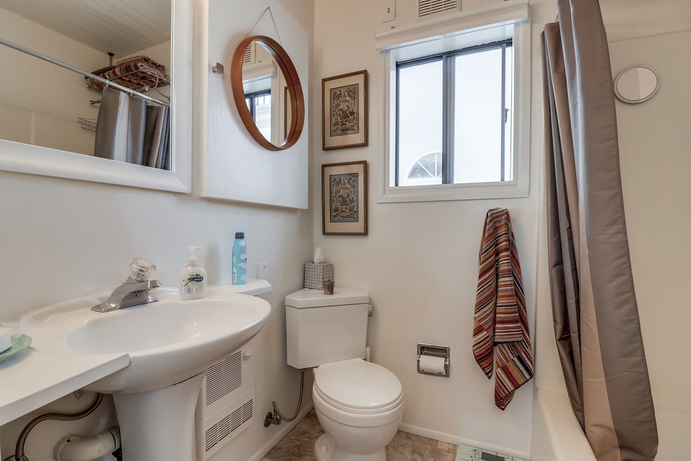 Virtual tour photo 29 of 37 for 3670 Keating St