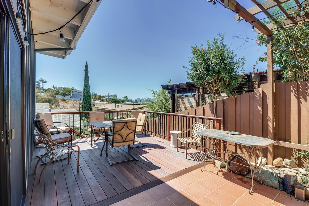 Virtual tour photo 31 of 37 for 3670 Keating St