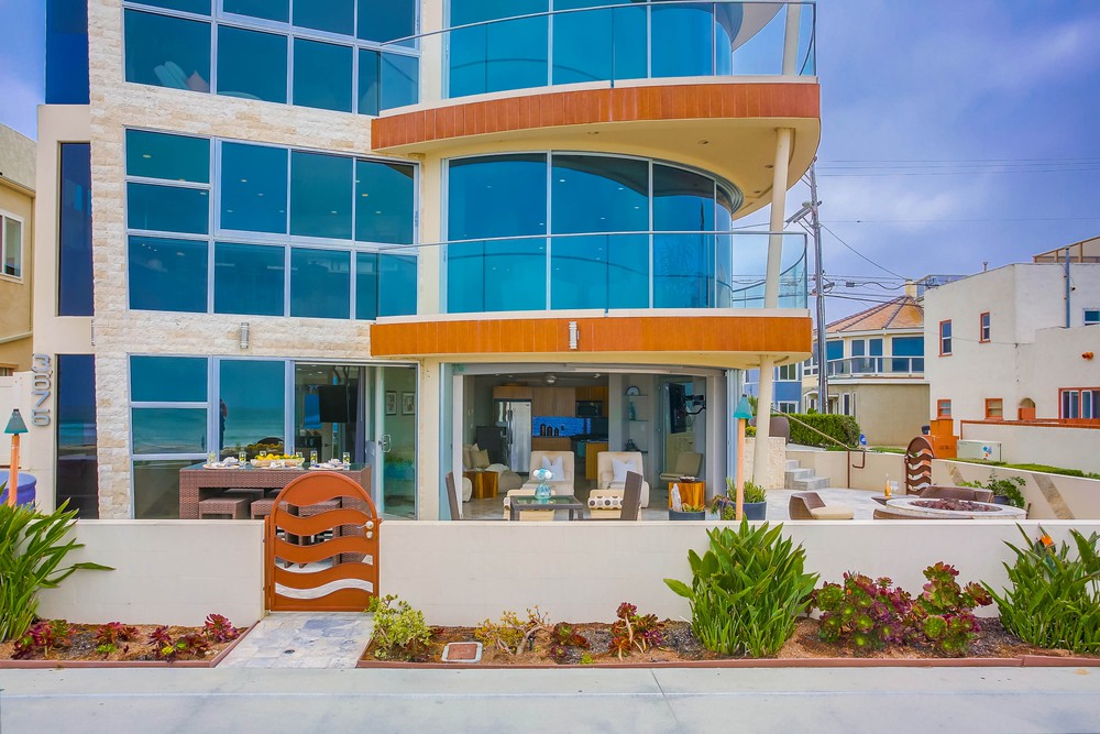 Virtual tour photo 4 of 41 for 3671 Ocean Front Walk