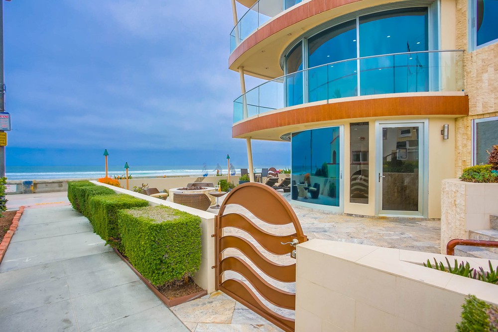Virtual tour photo 5 of 41 for 3671 Ocean Front Walk