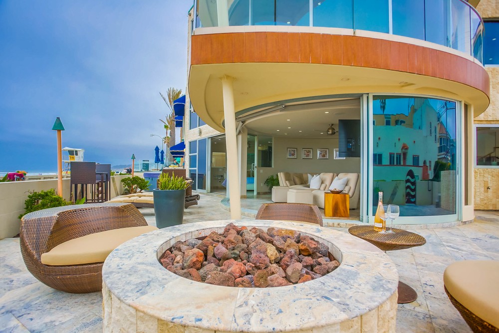 Virtual tour photo 16 of 41 for 3671 Ocean Front Walk