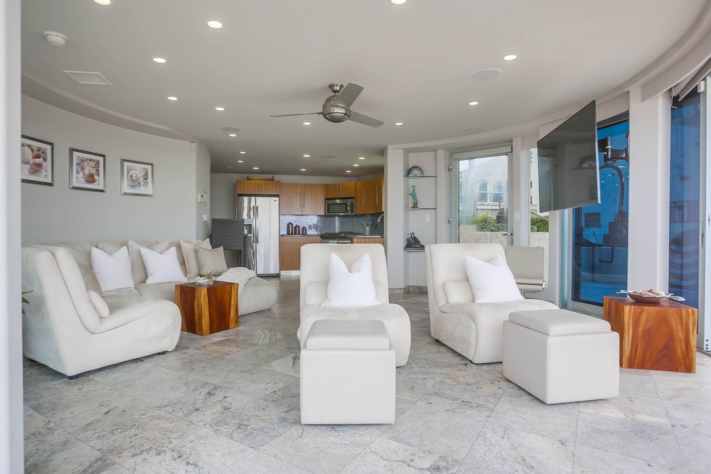 Virtual tour photo 17 of 41 for 3671 Ocean Front Walk