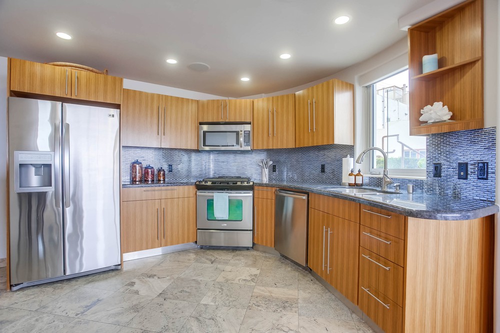 Virtual tour photo 22 of 41 for 3671 Ocean Front Walk