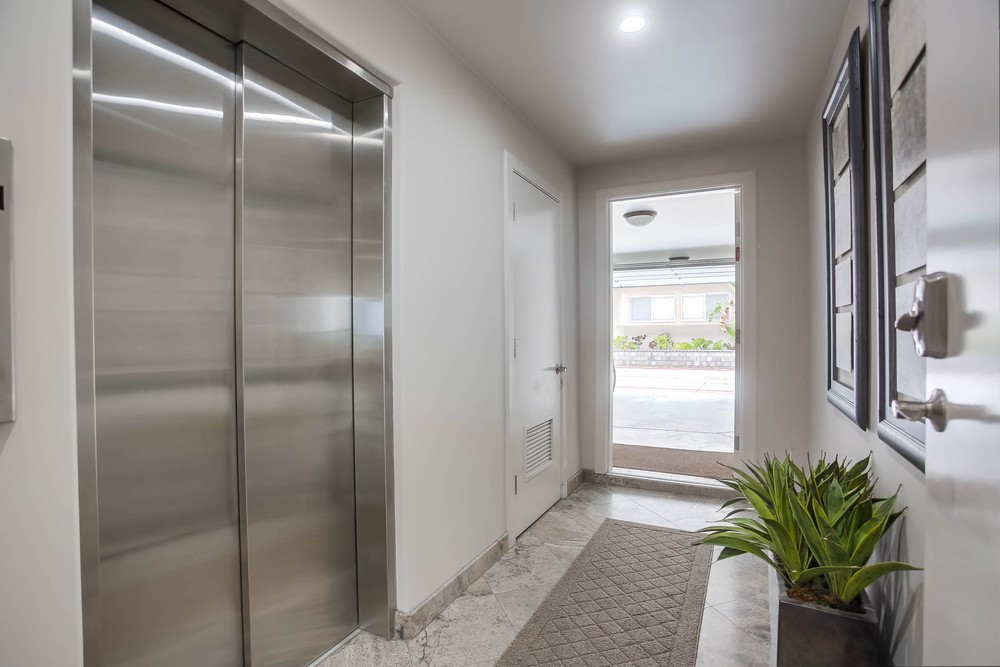Virtual tour photo 32 of 41 for 3671 Ocean Front Walk