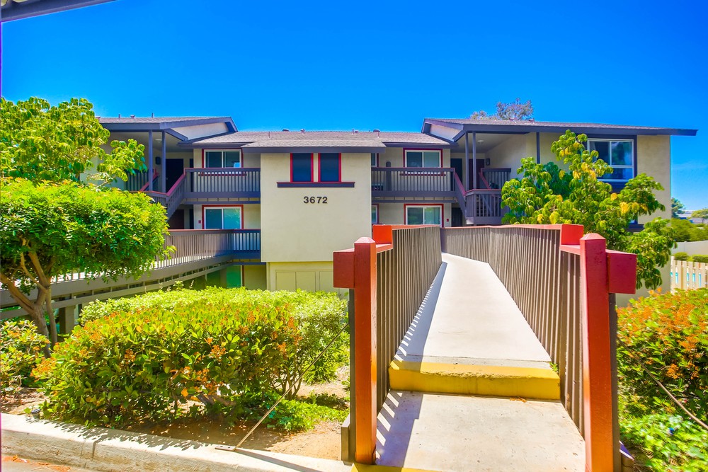 Virtual tour photo 3 of 34 for 3672 Clairemont Dr #3D