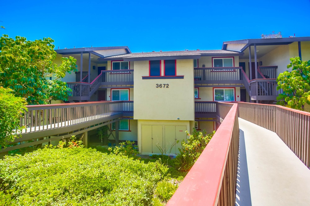 Virtual tour photo 4 of 34 for 3672 Clairemont Dr #3D