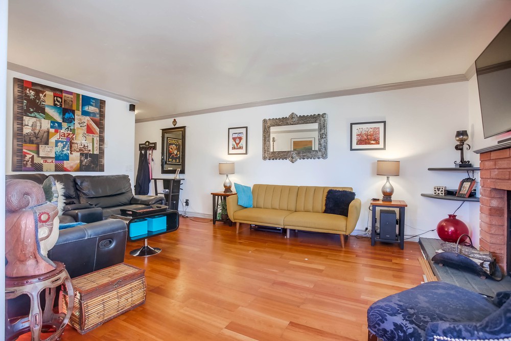 Virtual tour photo 5 of 34 for 3672 Clairemont Dr #3D