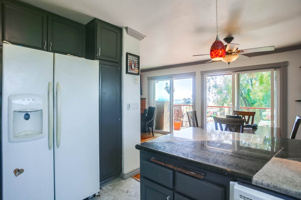 Virtual tour photo 19 of 34 for 3672 Clairemont Dr #3D