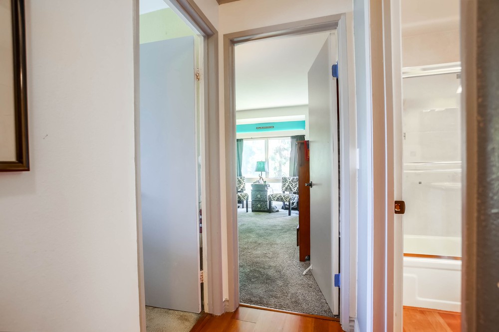Virtual tour photo 27 of 34 for 3672 Clairemont Dr #3D