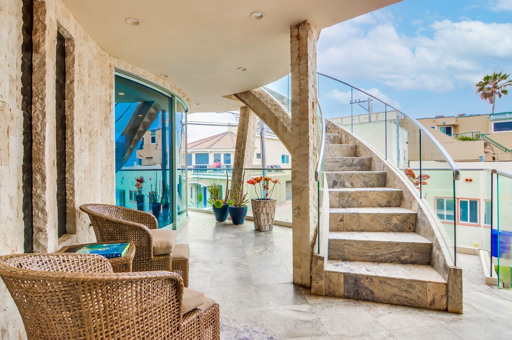 Virtual tour photo 7 of 59 for 3673 Ocean Front Walk