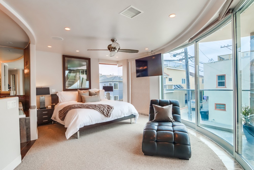 Virtual tour photo 36 of 59 for 3673 Ocean Front Walk