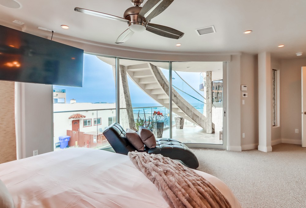 Virtual tour photo 37 of 59 for 3673 Ocean Front Walk