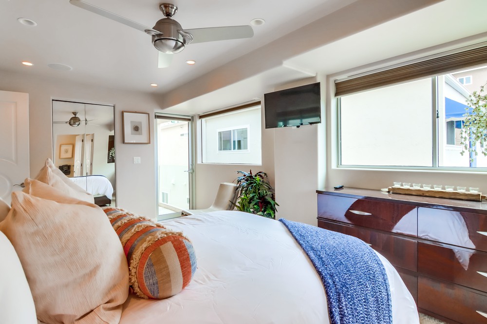 Virtual tour photo 52 of 59 for 3673 Ocean Front Walk