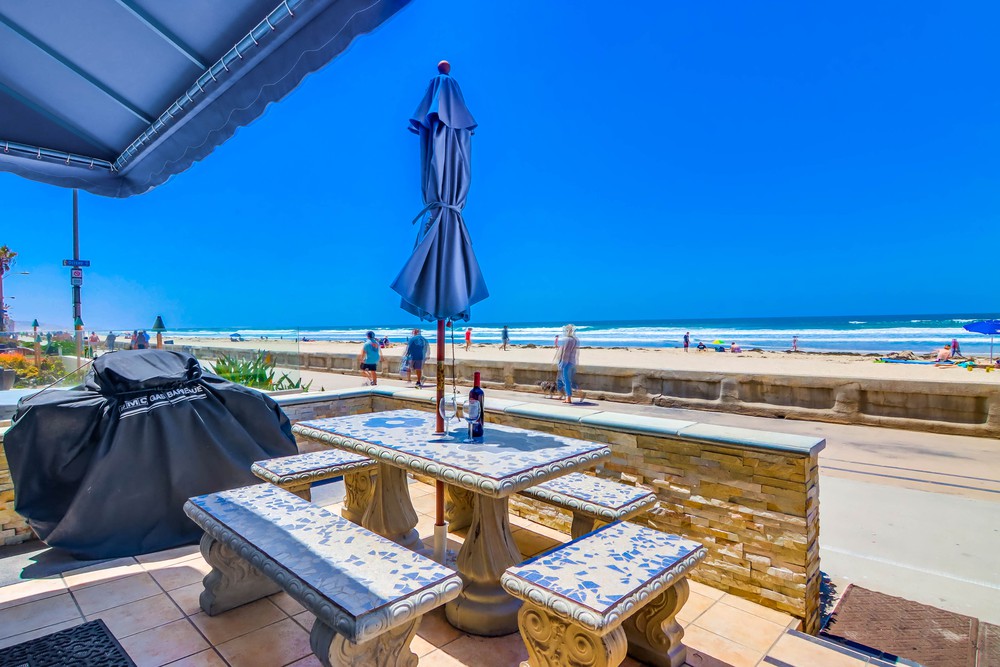 Virtual tour photo 3 of 31 for 3679 Ocean Front Walk