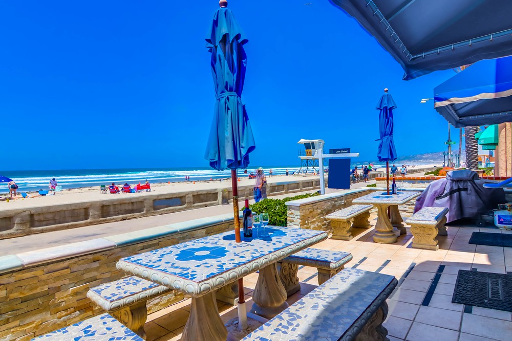 Virtual tour photo 4 of 31 for 3679 Ocean Front Walk