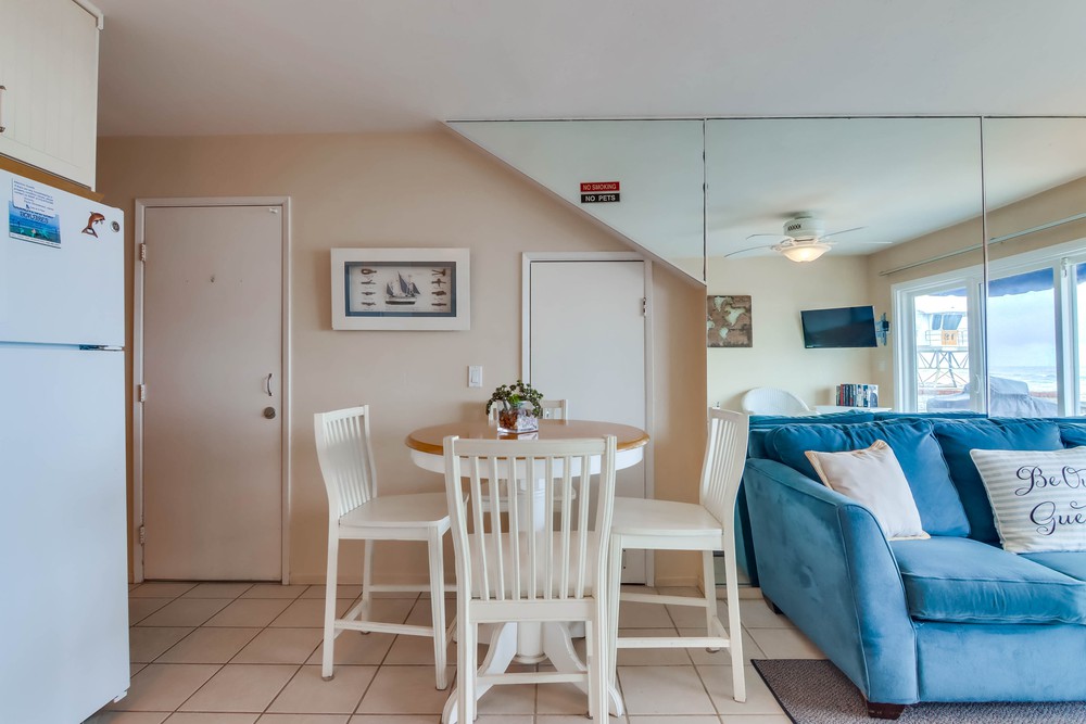 Virtual tour photo 11 of 25 for 3681 Ocean Front Walk