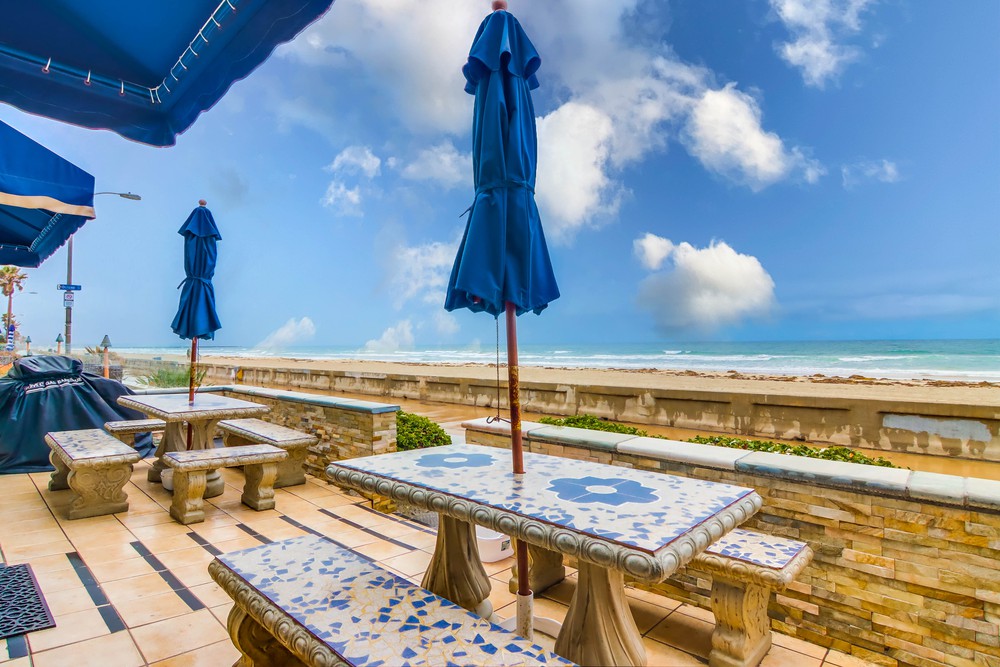Virtual tour photo 24 of 25 for 3681 Ocean Front Walk