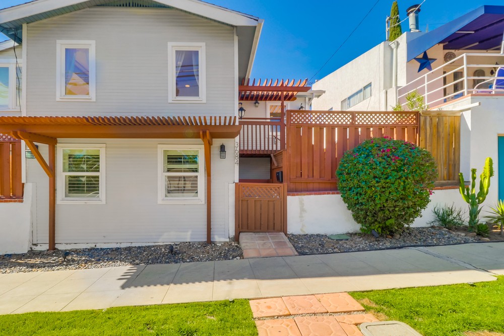 Virtual tour photo 3 of 55 for 3684 Richmond St