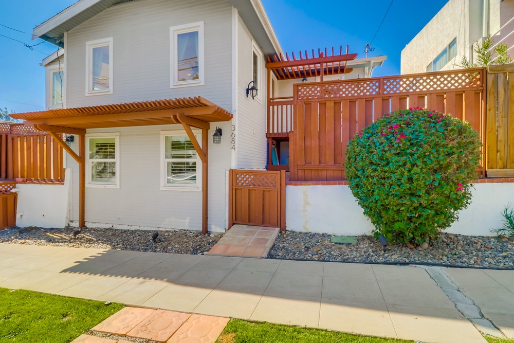 Virtual tour photo 5 of 55 for 3684 Richmond St
