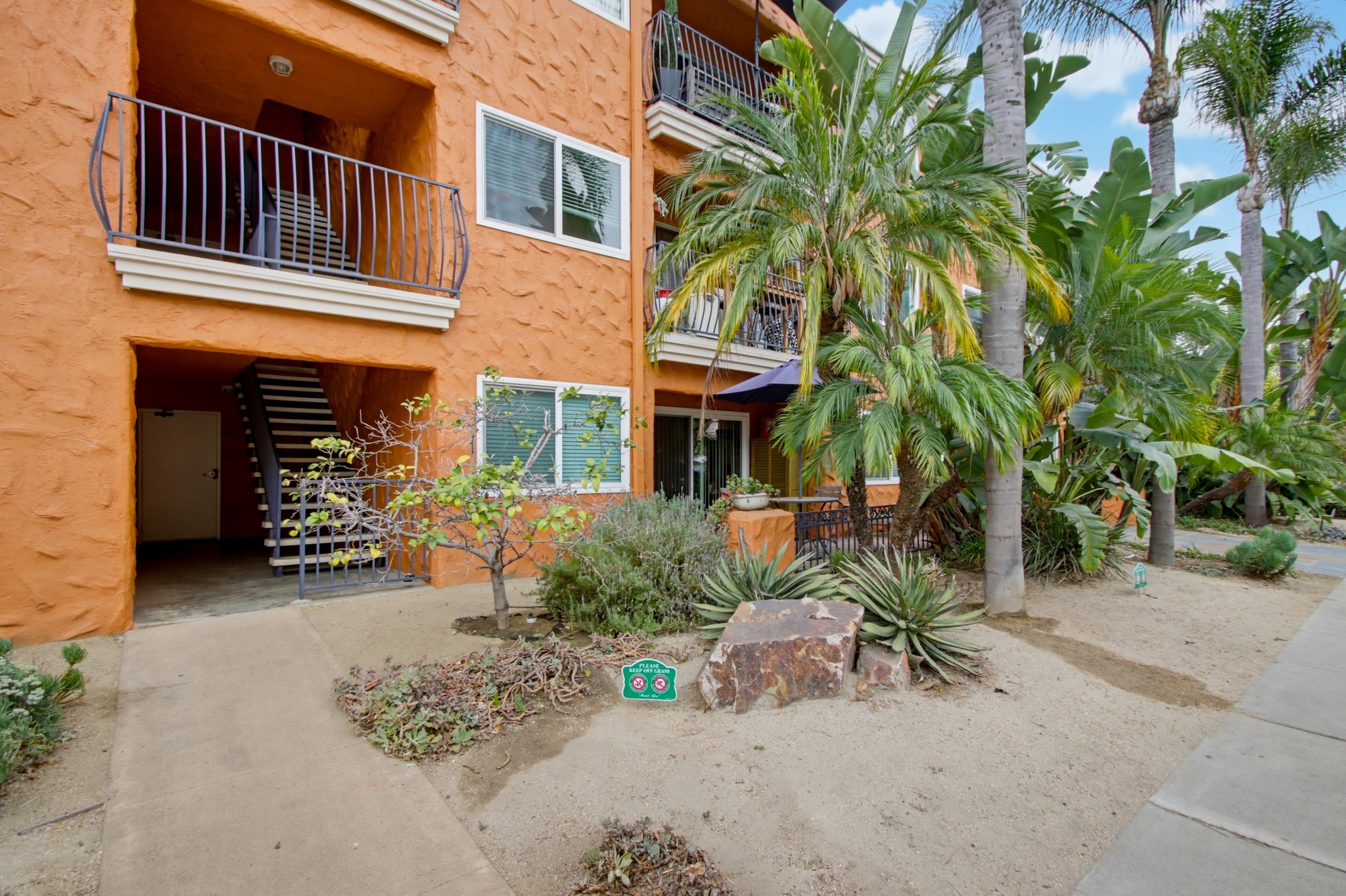 Virtual tour photo 3 of 34 for 3688 First Ave. Unit 28