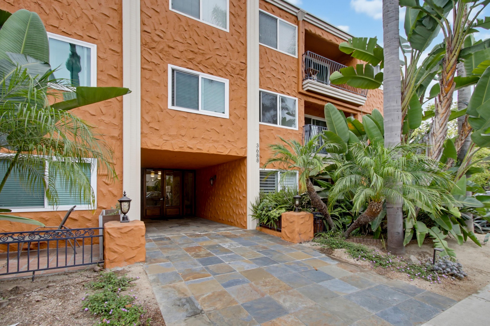 Virtual tour photo 4 of 34 for 3688 First Ave. Unit 28