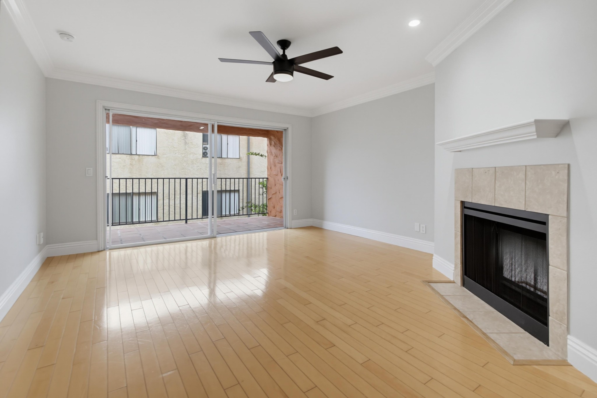 Virtual tour photo 8 of 34 for 3688 First Ave. Unit 28
