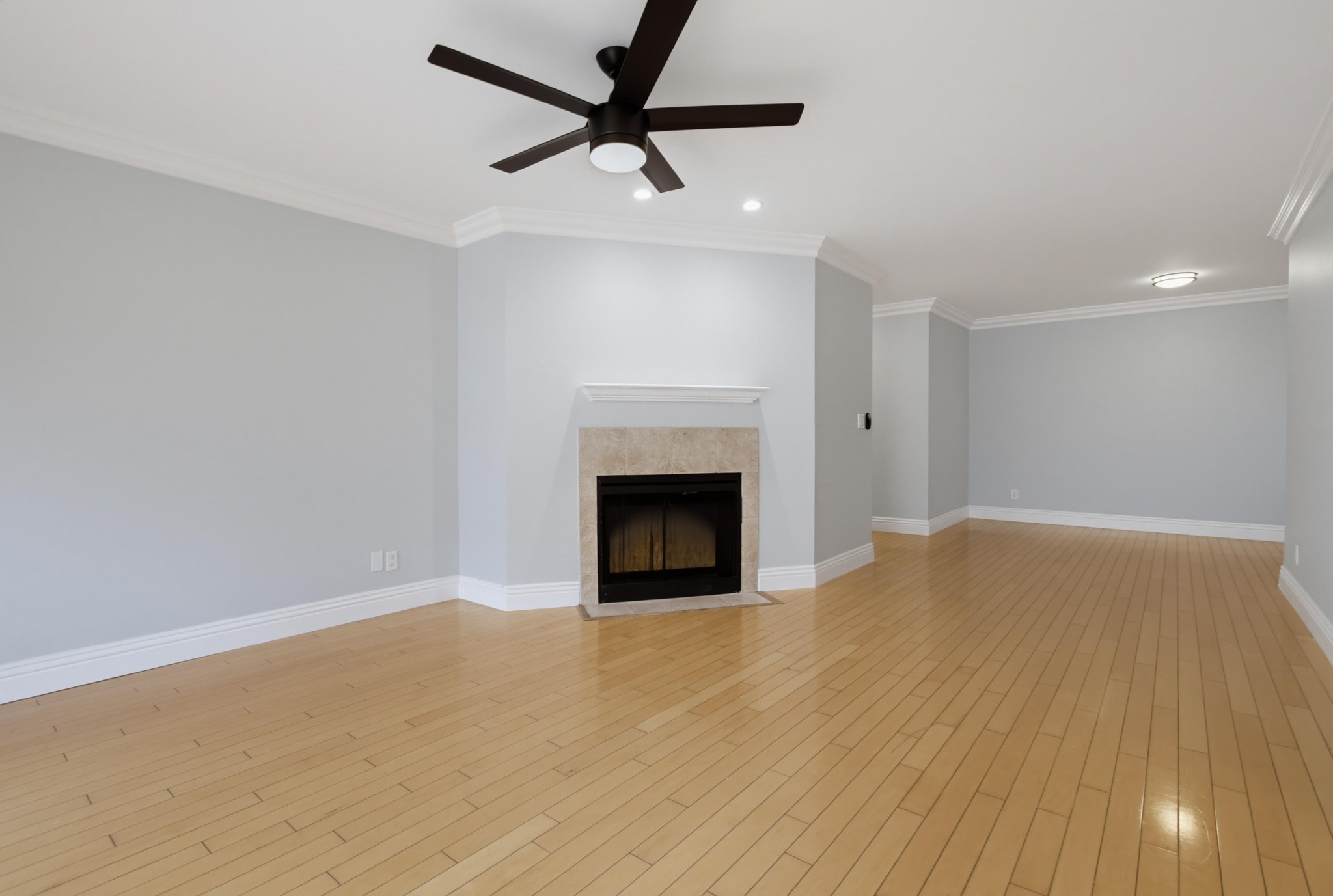 Virtual tour photo 9 of 34 for 3688 First Ave. Unit 28