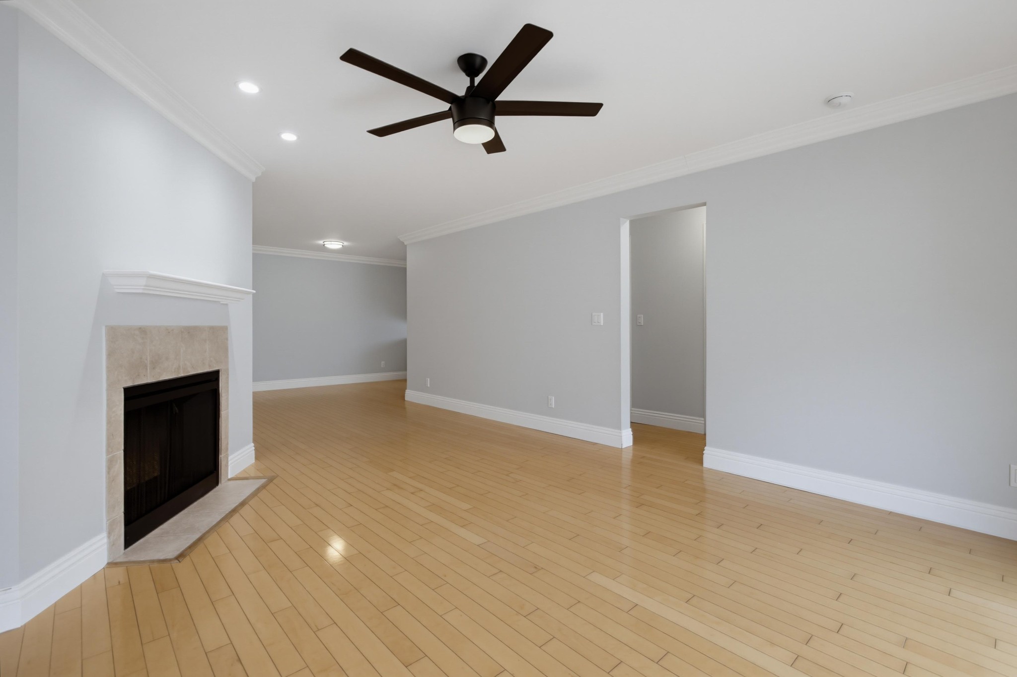 Virtual tour photo 10 of 34 for 3688 First Ave. Unit 28