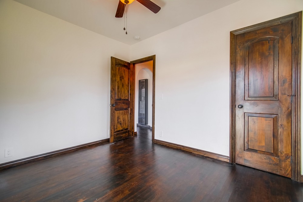 Virtual tour photo 27 of 43 for 3689 Monroe Ave