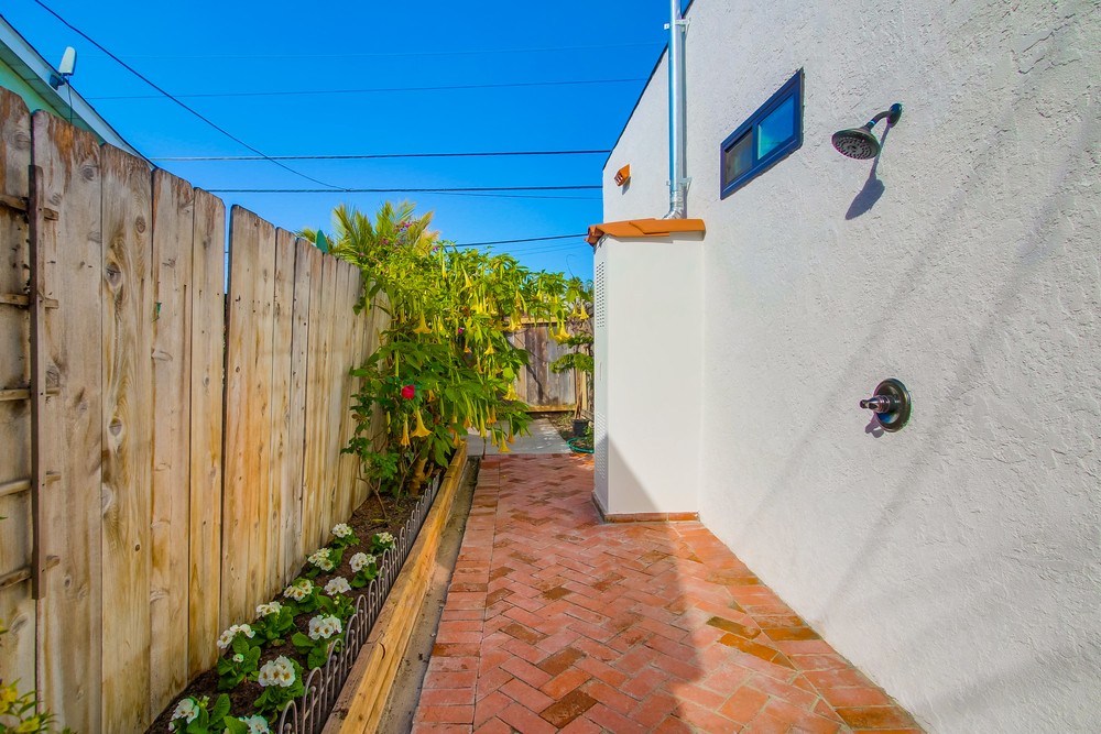 Virtual tour photo 38 of 43 for 3689 Monroe Ave