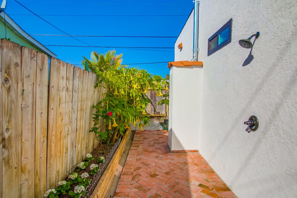 Virtual tour photo 40 of 43 for 3689 Monroe Ave