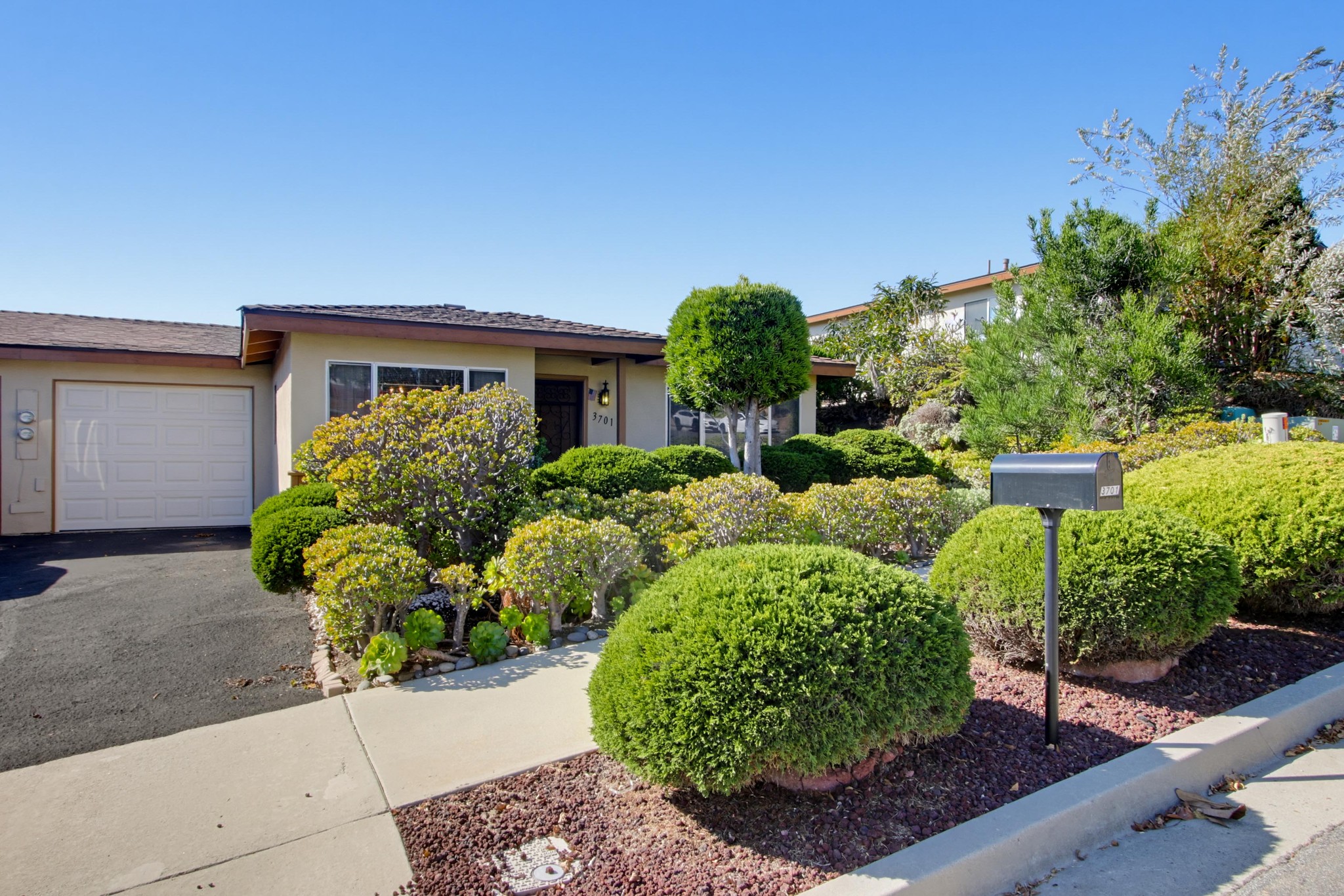 Virtual tour photo 5 of 44 for 3701 North Way