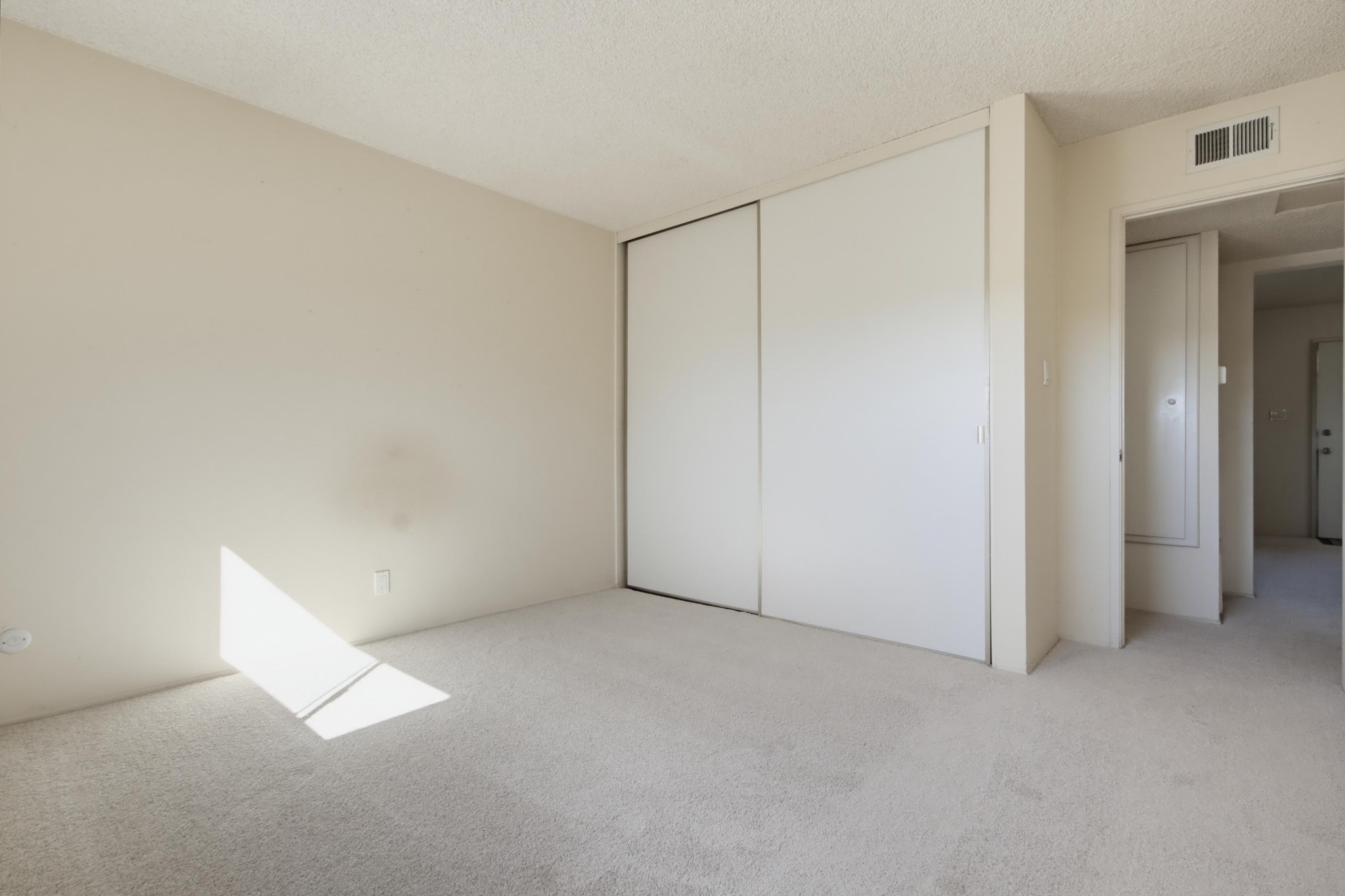 Virtual tour photo 31 of 44 for 3701 North Way