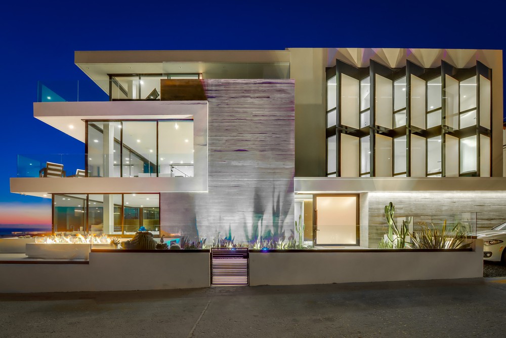 Virtual tour photo 1 of 149 for 3701 Ocean Front Walk