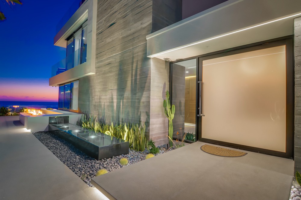 Virtual tour photo 3 of 149 for 3701 Ocean Front Walk