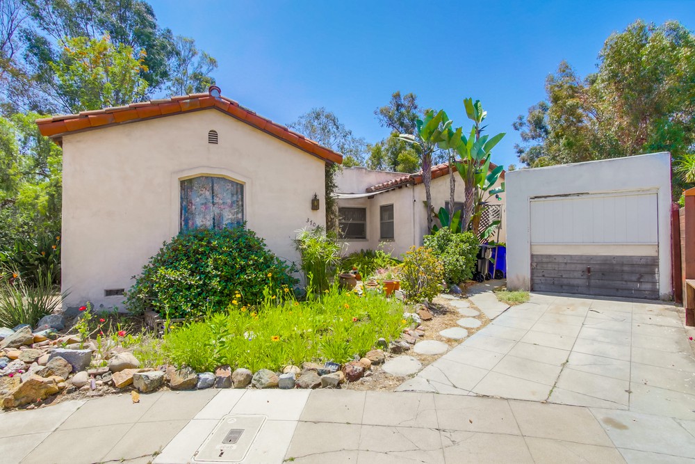 Virtual tour photo 4 of 55 for 3704 Robinson Pl