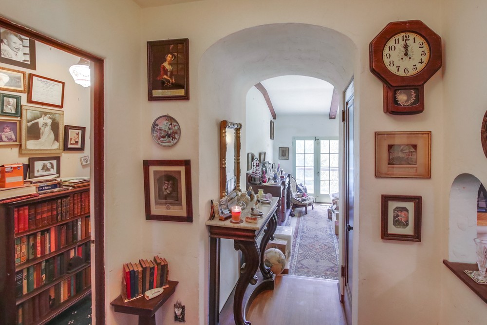 Virtual tour photo 6 of 55 for 3704 Robinson Pl