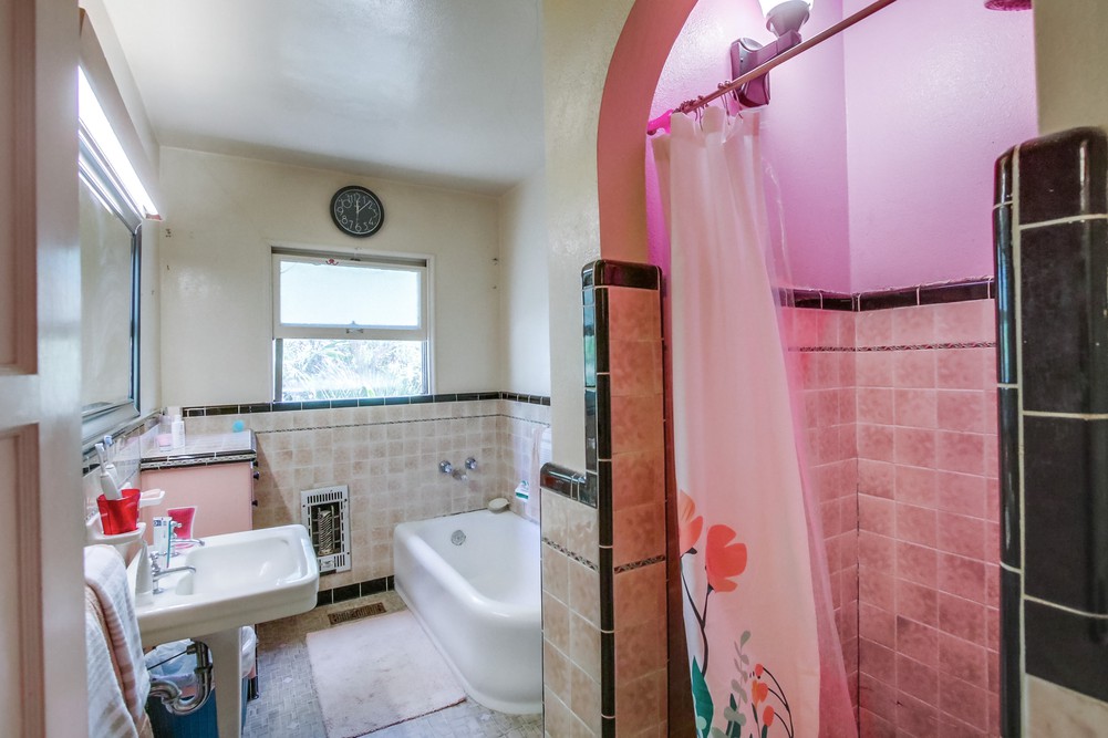 Virtual tour photo 28 of 55 for 3704 Robinson Pl
