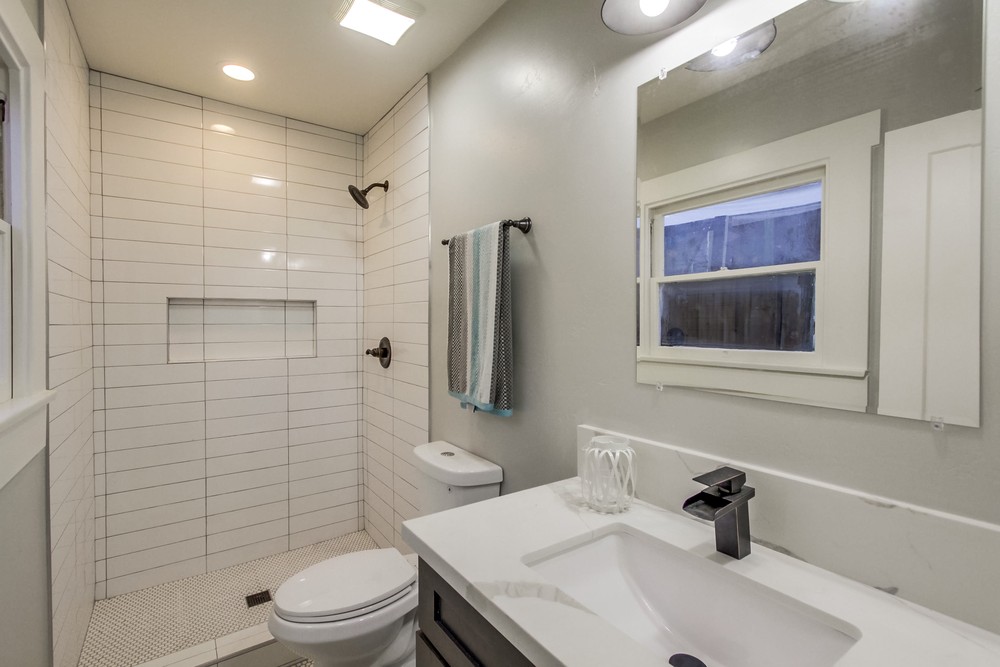 Virtual tour photo 32 of 54 for 3715 Indiana St
